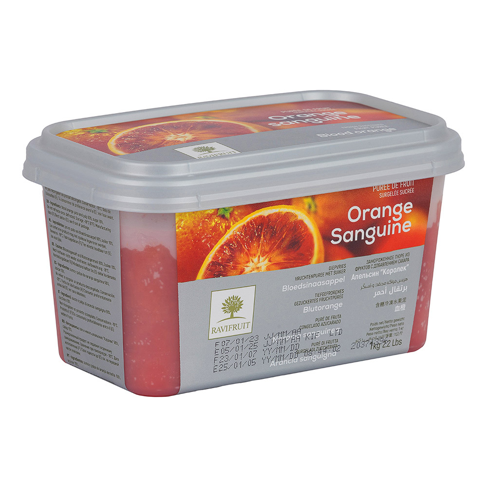 Пюре из красного испанского апельсина производство Ravifruit - это высококачественное замороженное пюре, которое изготавливается из отборных спелых апельсинов, выращенных в плодородных регионах Испании. В процессе производства очищенные от косточек и кожуры апельсины подвергются  шоковой заморозке, что помогает сохранить максимальную свежесть, вкус и аромат, присущий свежим апельсинам. Добавление тростникового сахара в количестве 10% от общего веса придает пюре сладкость, которая отлично комплементирует кислотность апельсина, создавая балансированный и приятный вкус.
Замороженное пюре из красного испанского апельсина Ravifruit идеально подходит для использования в различных кулинарных приготовлениях. Оно может быть использовано в приготовлении десертов, пирогов, муссов, соусов, напитков, коктейлей, мармелада и многих других блюд, добавляя им интенсивный апельсиновый вкус.
Коктейли и напитки: Это пюре отлично сочетается с различными спиртными и безалкогольными напитками. Вы можете использовать его для приготовления свежих апельсиновых соков, смузи или экспериментировать с коктейлями на основе апельсинового пюре, добавляя фруктовый или травяной акцент.
Соусы и глазури: Пюре из красного испанского апельсина с тростниковым сахаром идеально подходит для приготовления ароматных соусов и глазурей. Вы можете использовать его для запекания мяса, птицы или рыбы, чтобы придать блюду оригинальный цитрусовый оттенок.
Десерты: Пюре из красного испанского апельсина идеально подходит для создания аппетитных десертов. Вы можете использовать его в качестве начинки для тартов, пирогов или кексов, а также для приготовления апельсиновых желе или муссов.
Шоколад и апельсин: Комбинация шоколада и апельсина всегда была популярным дуэтом. Используйте замороженное пюре из красного испанского апельсина с тростниковым сахаром в качестве добавки или начинки для шоколадных конфет, пирожных или тартов для того, чтобы создать интересные и незабываемые вкусовые сочетания.
Смешивание с другими фруктами: Это апельсиновое пюре также можно комбинировать с другими фруктами, чтобы создавать уникальные и насыщенные вкусовые композиции. Попробуйте сочетать его с манго, киви, грейпфрутом или клубникой для того, чтобы расширить гастрономические горизонты ваших блюд.
Произведено во Франции.
Упаковка 1 кг.